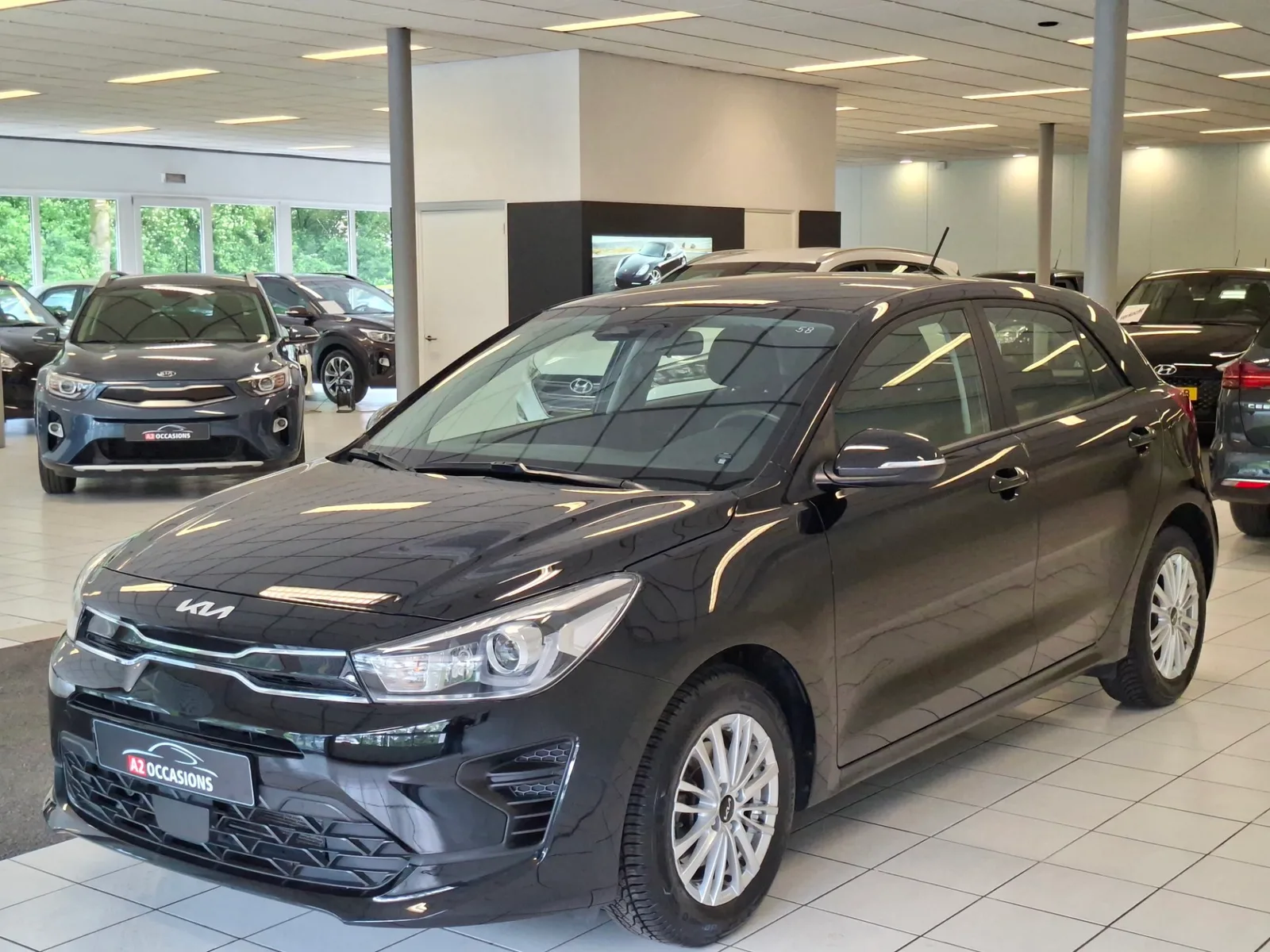 Kia Rio (2023) — foto 1