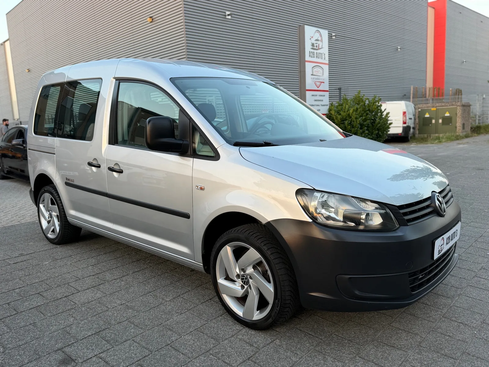 Volkswagen Caddy (2012) — foto 1
