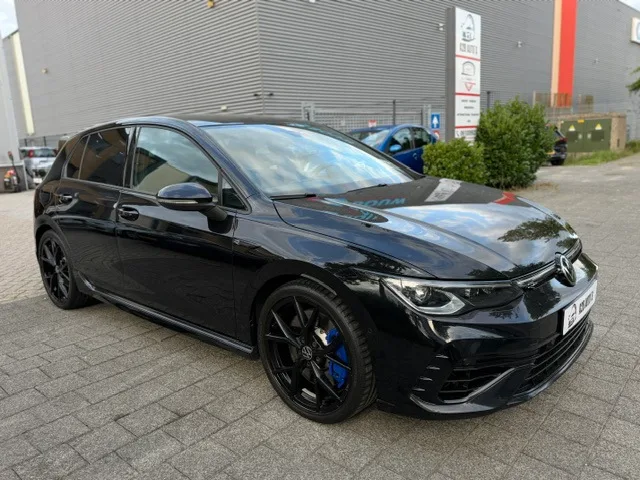 Volkswagen Golf (2023) — foto 1
