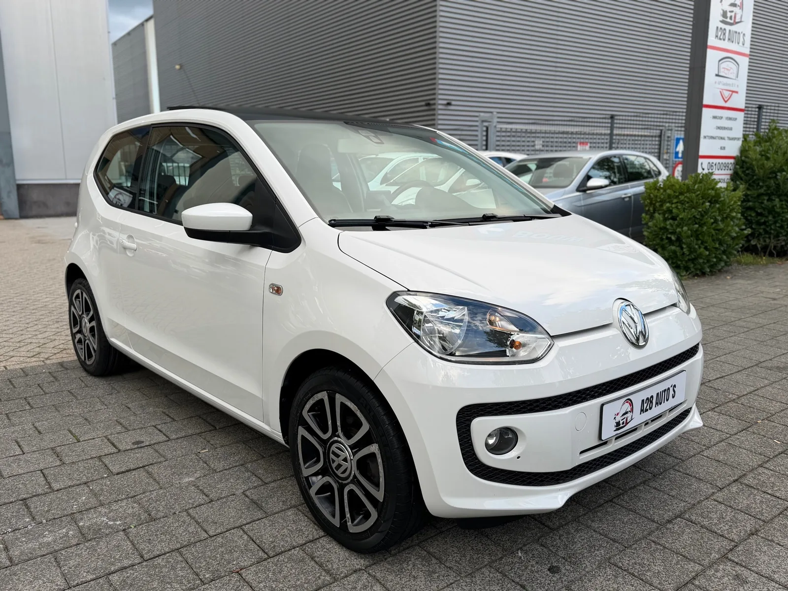 Volkswagen Up! (2012) — foto 1