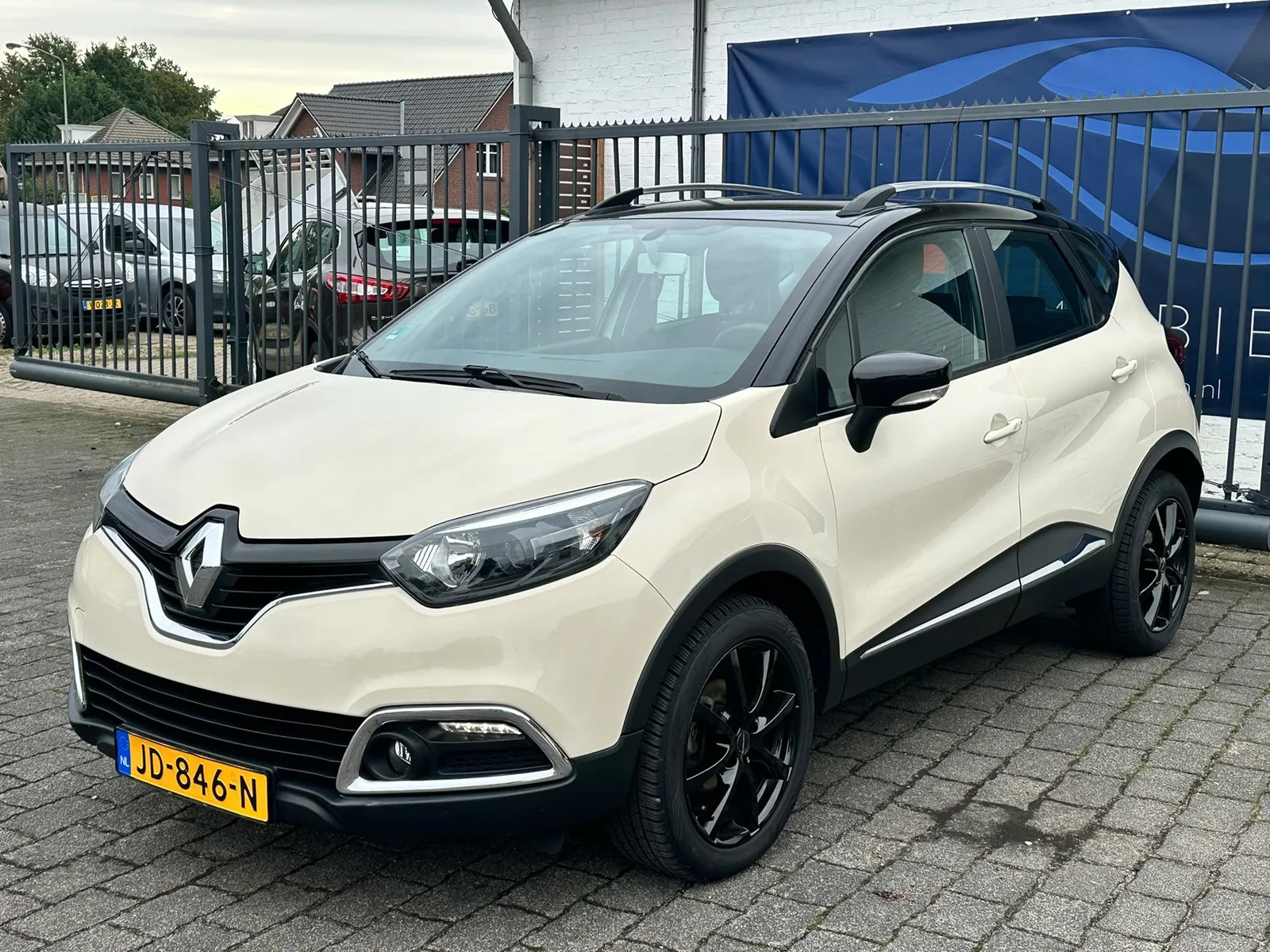 Renault Captur (2016) — foto 1