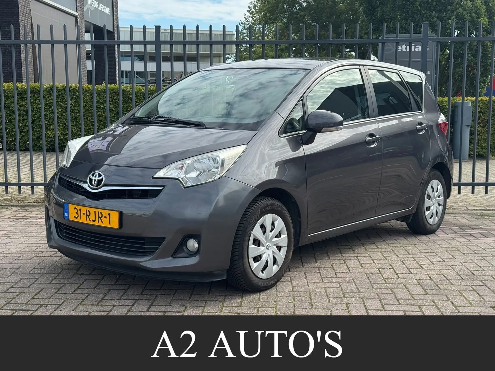 Toyota Verso (2011) — foto 1