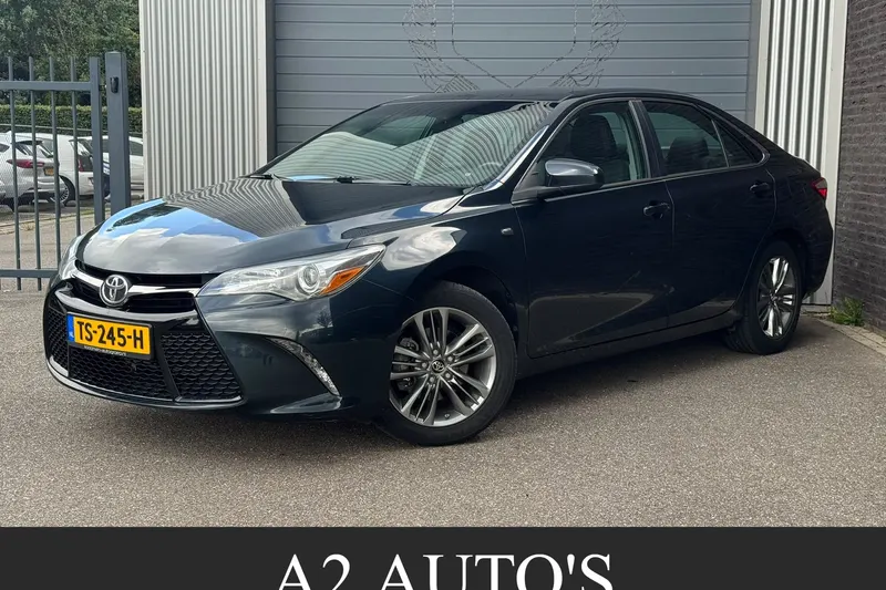 Toyota Camry (2016)
