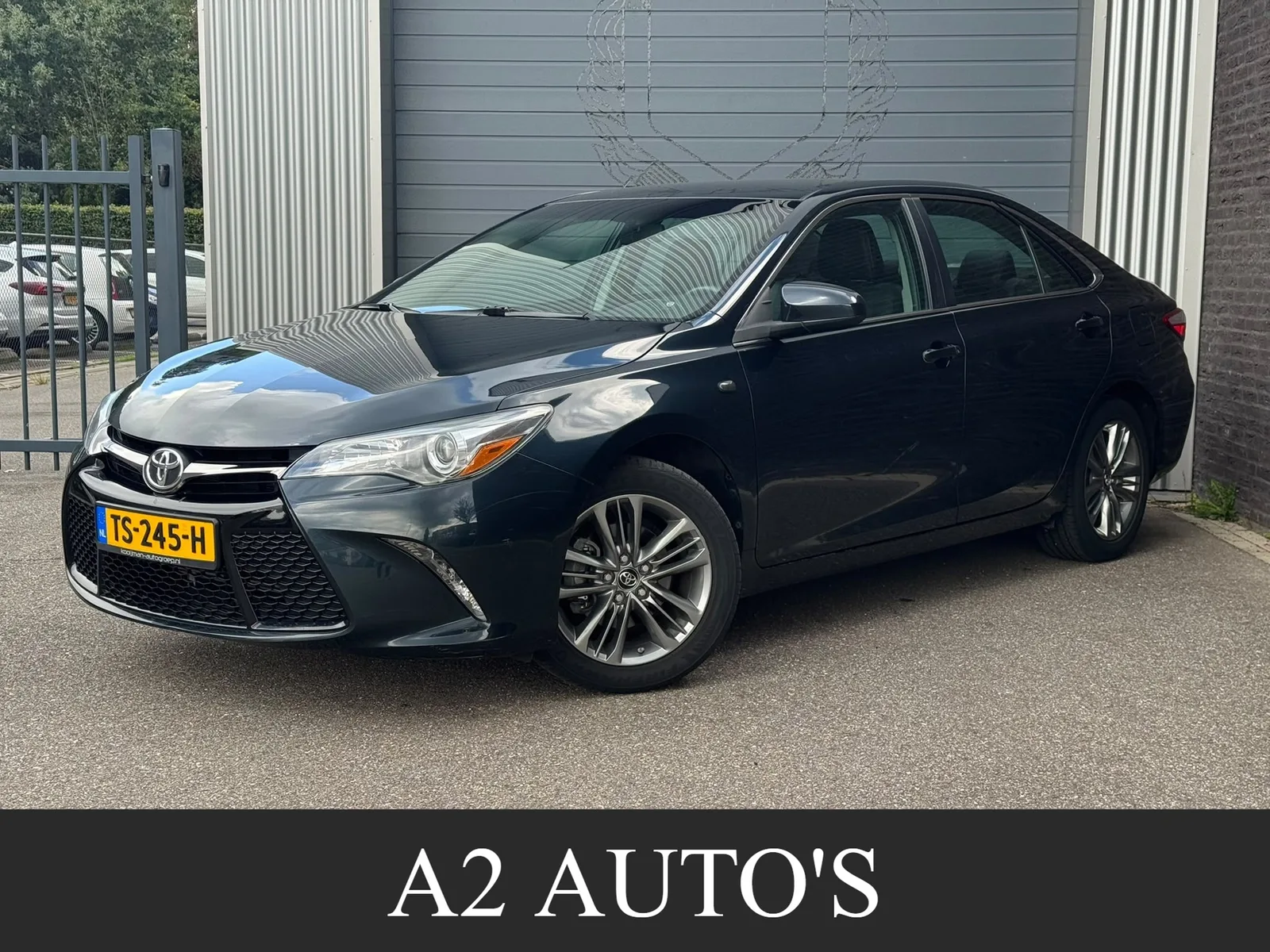 Toyota Camry (2016) — foto 1