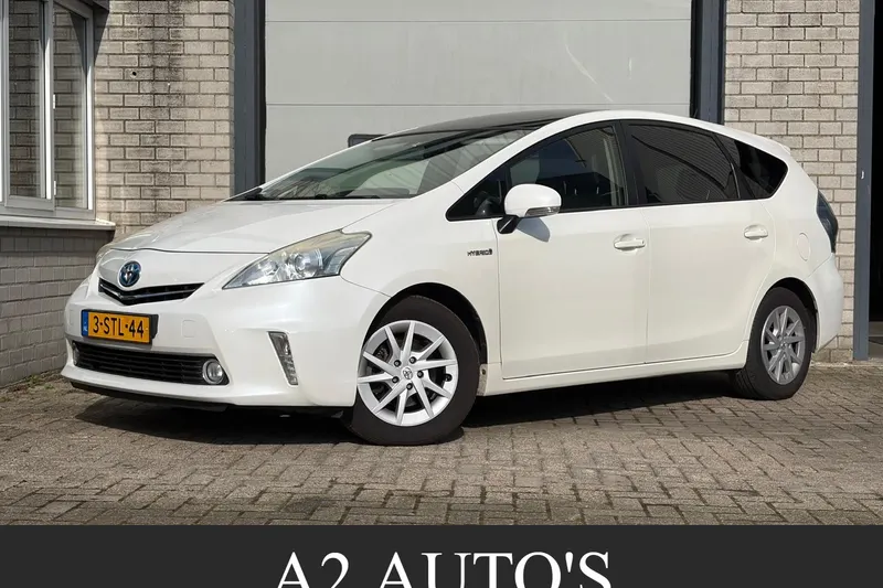 Toyota Prius Wagon (2013)