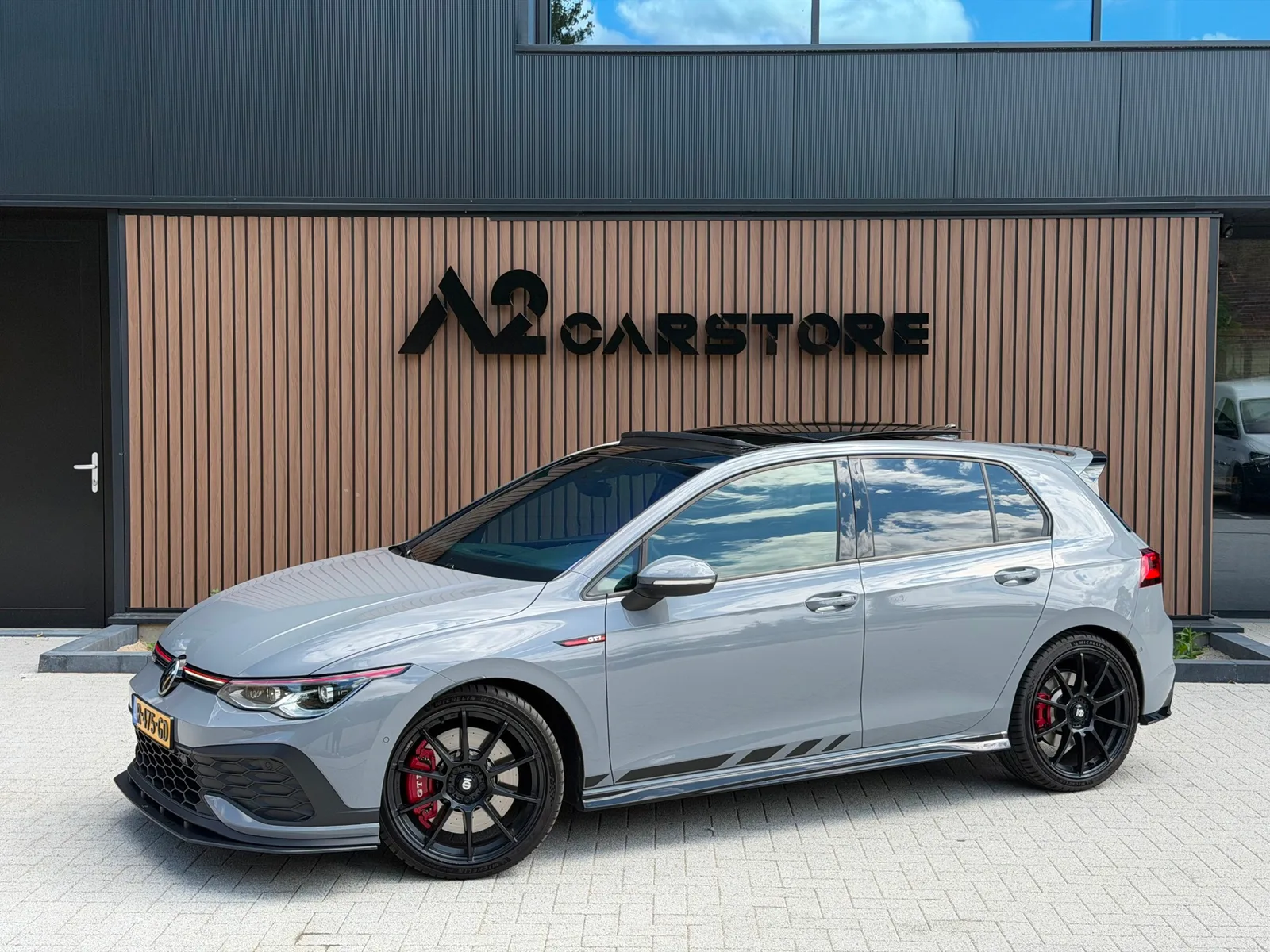 Volkswagen Golf (2021) — foto 1