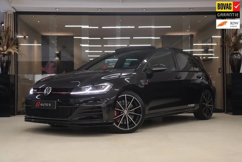 Volkswagen Golf (2019) — foto 1