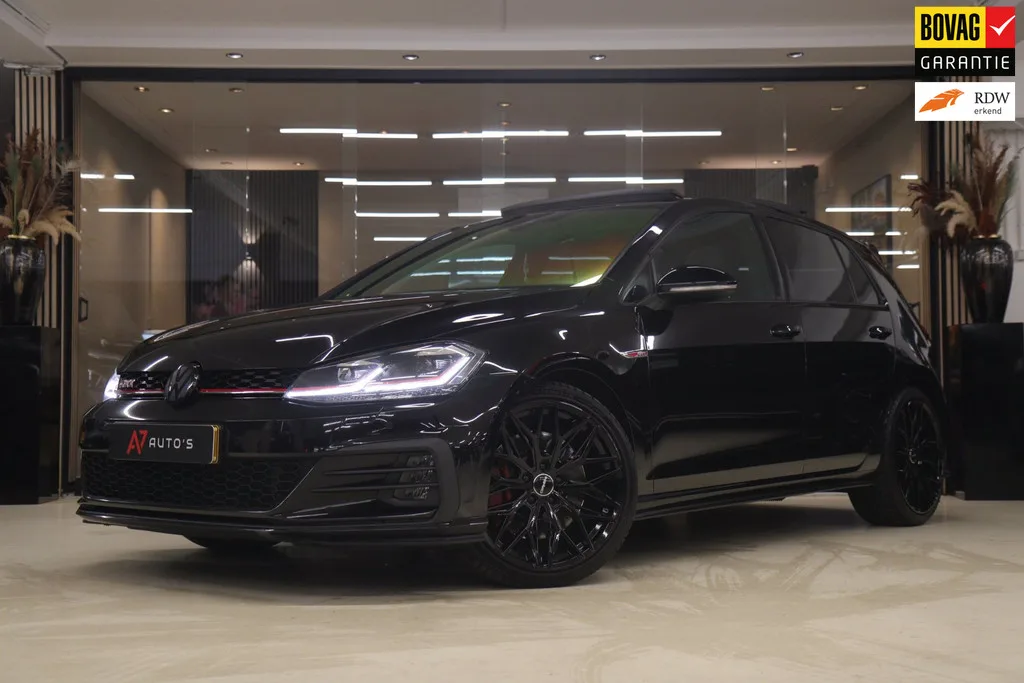 Volkswagen Golf (2019) — foto 1