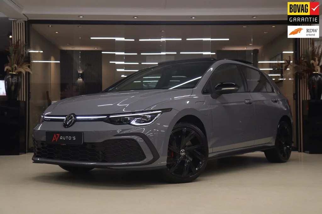 Volkswagen Golf (2022) — foto 1
