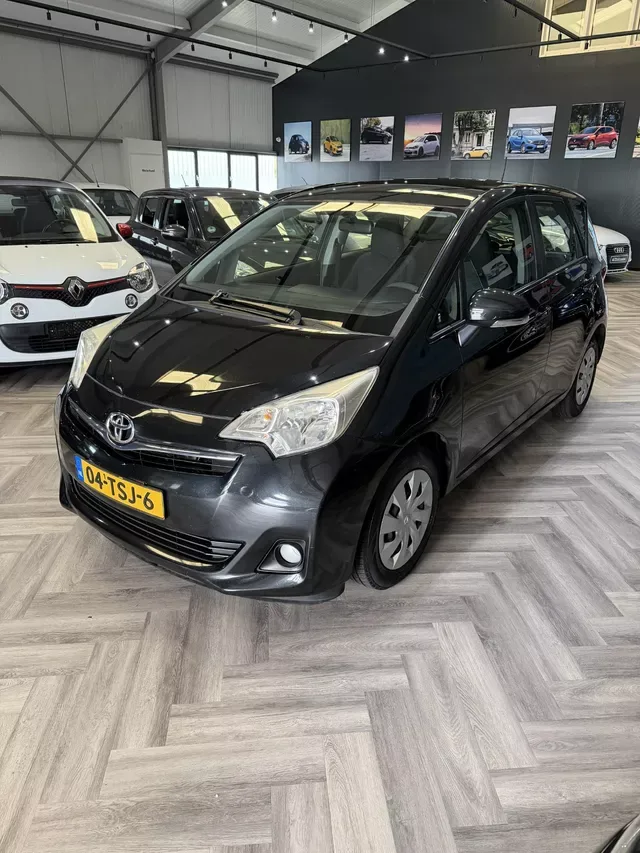 Toyota Verso S (2012) — foto 1