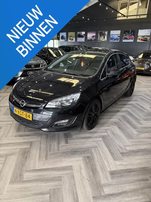 Opel Astra (2014) — foto 1