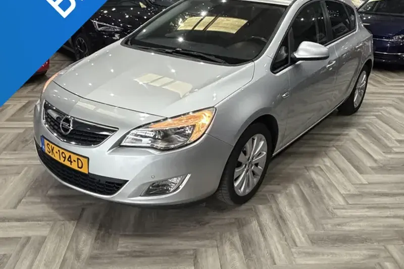 Opel Astra (2011)