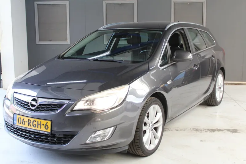 Opel Astra (2011)