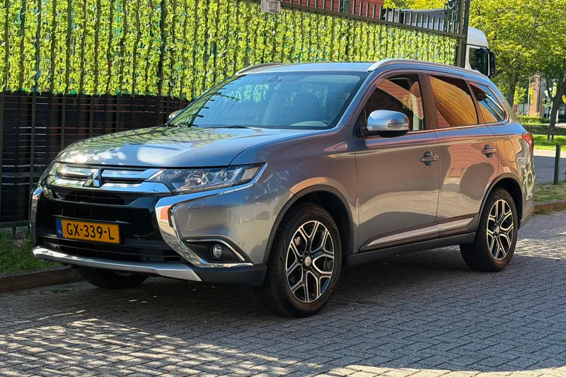 Mitsubishi Outlander (2015)