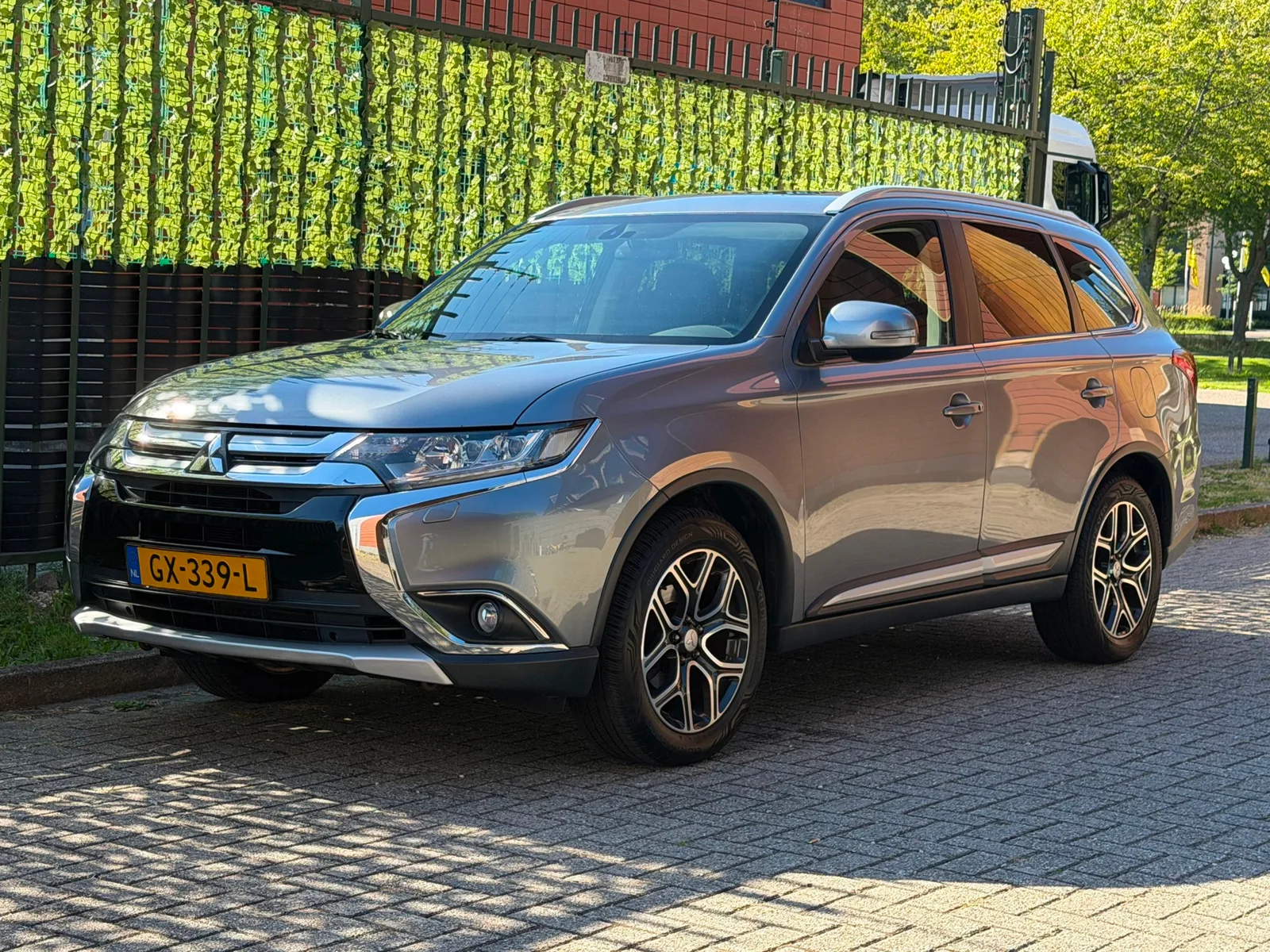 Mitsubishi Outlander (2015) — foto 1