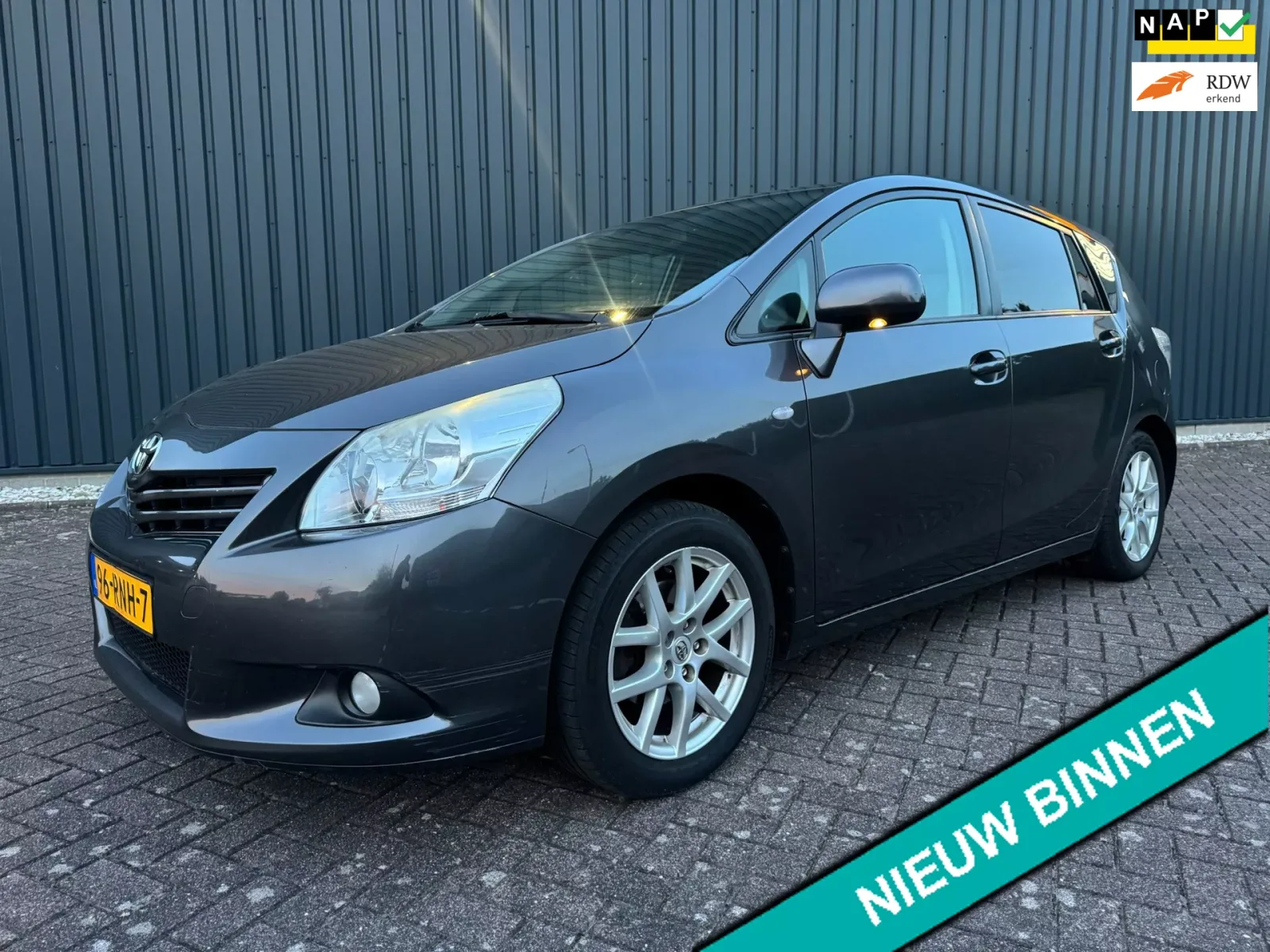 Toyota Verso (2011) — foto 1