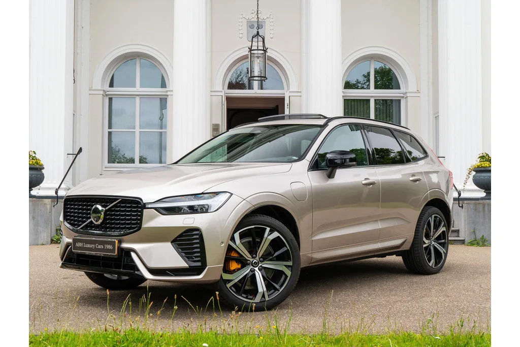 Volvo XC60 (2025) — foto 1