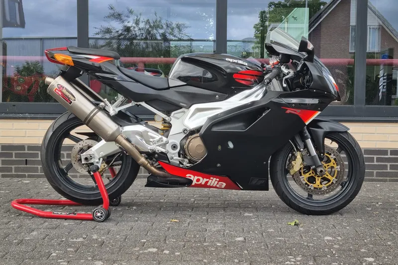 Aprilia RSV 1000 R (2004)