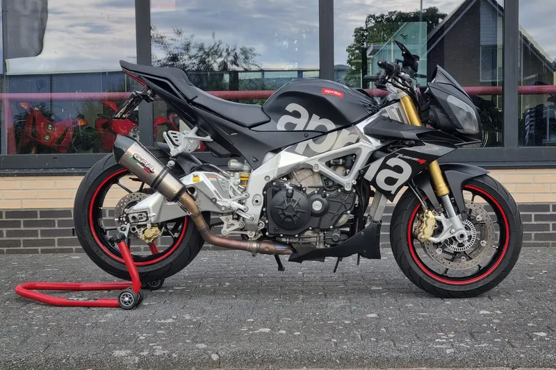 Aprilia Tuono V4 R (2013)