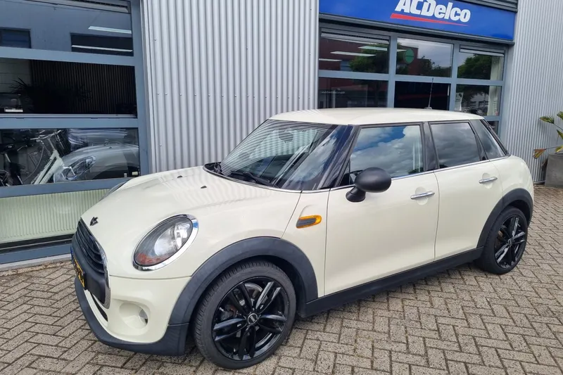 MINI One (2016)