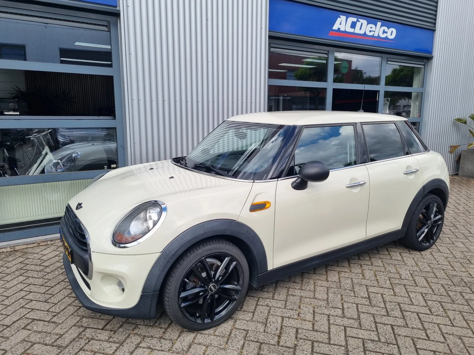 MINI One (2016) — foto 1