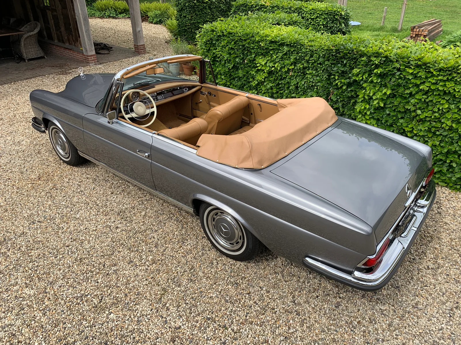 Mercedes-Benz 200-Serie (1968) — foto 1