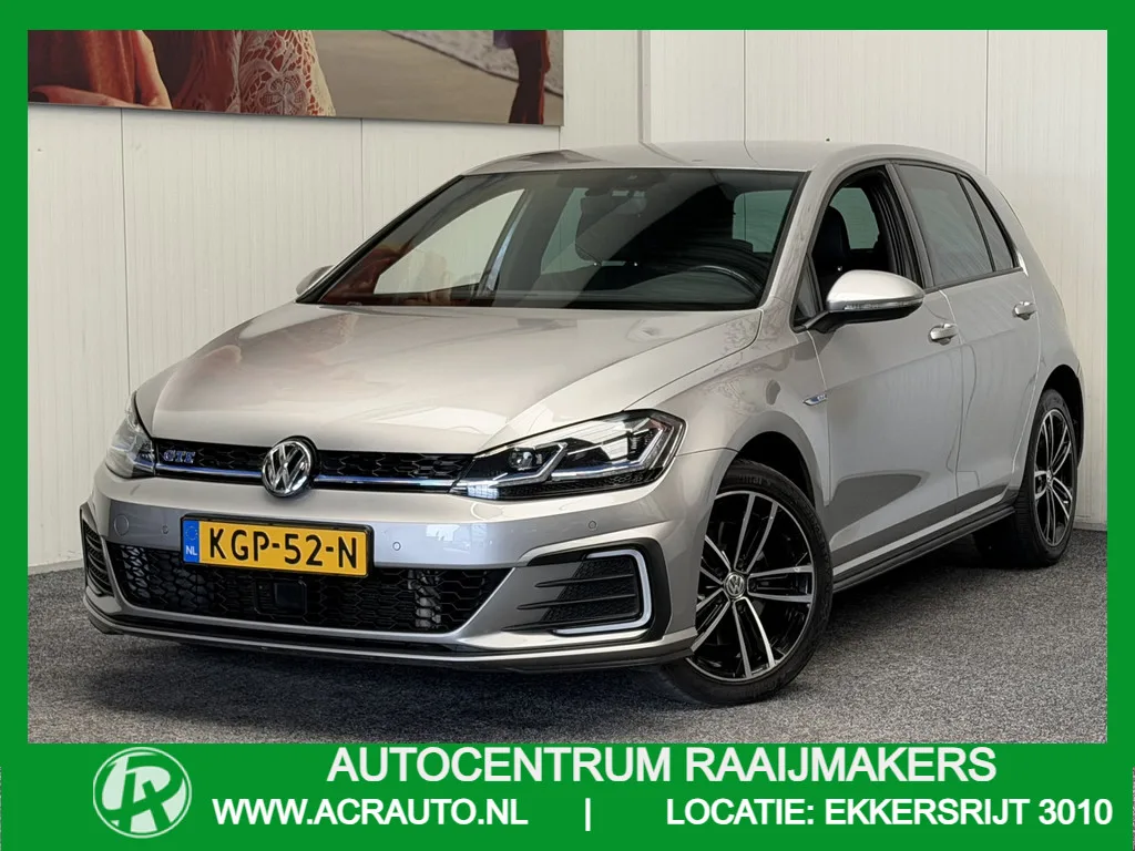 Volkswagen Golf (2020) — foto 1