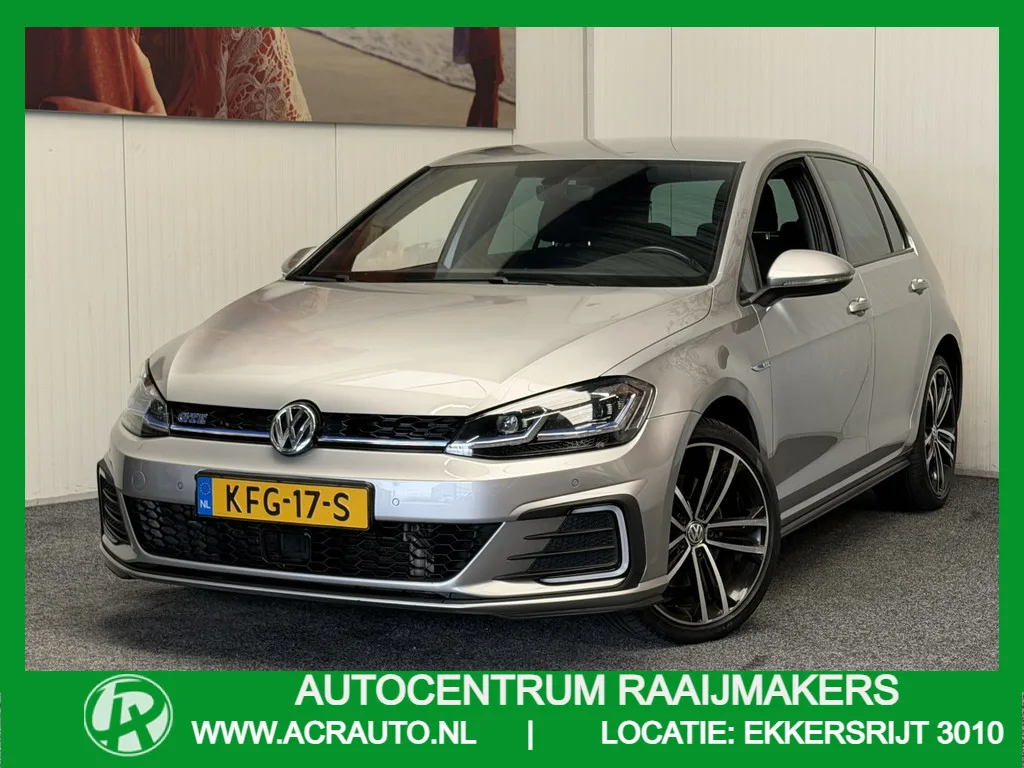 Volkswagen Golf (2020) — foto 1
