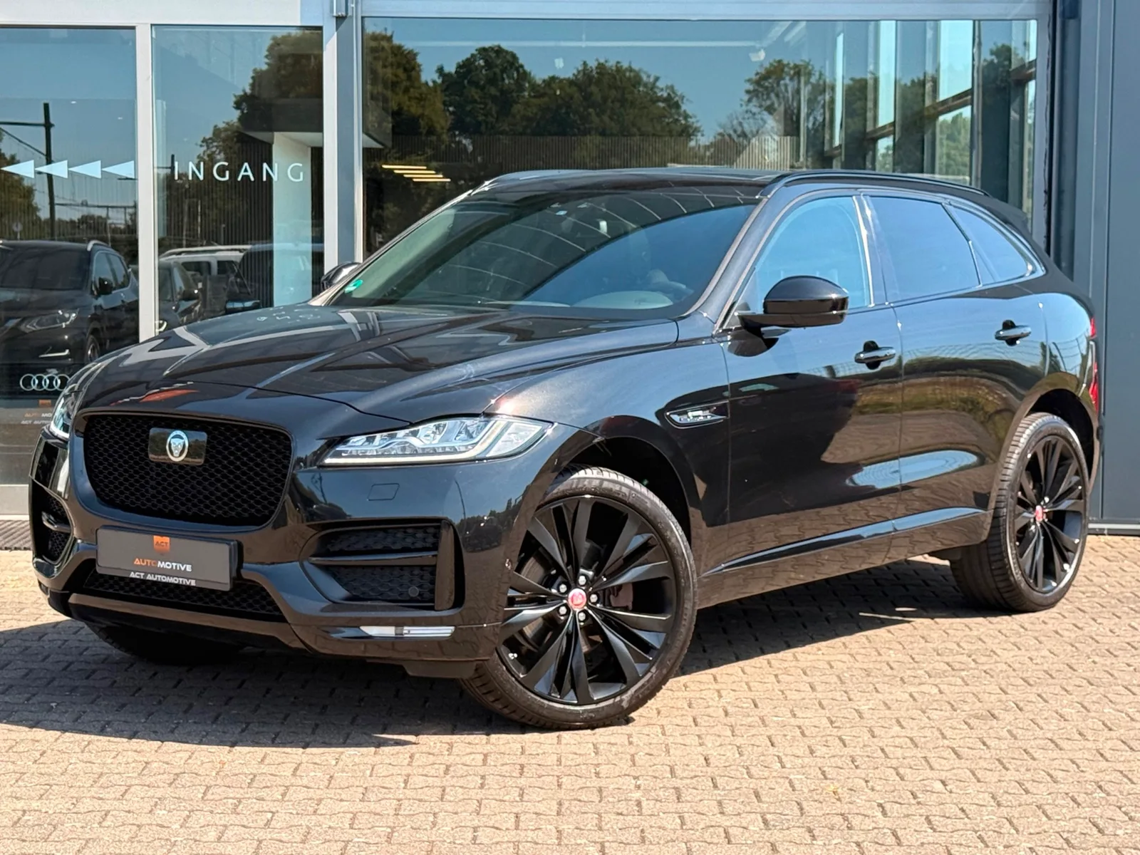 Jaguar F-Pace (2016) — foto 1