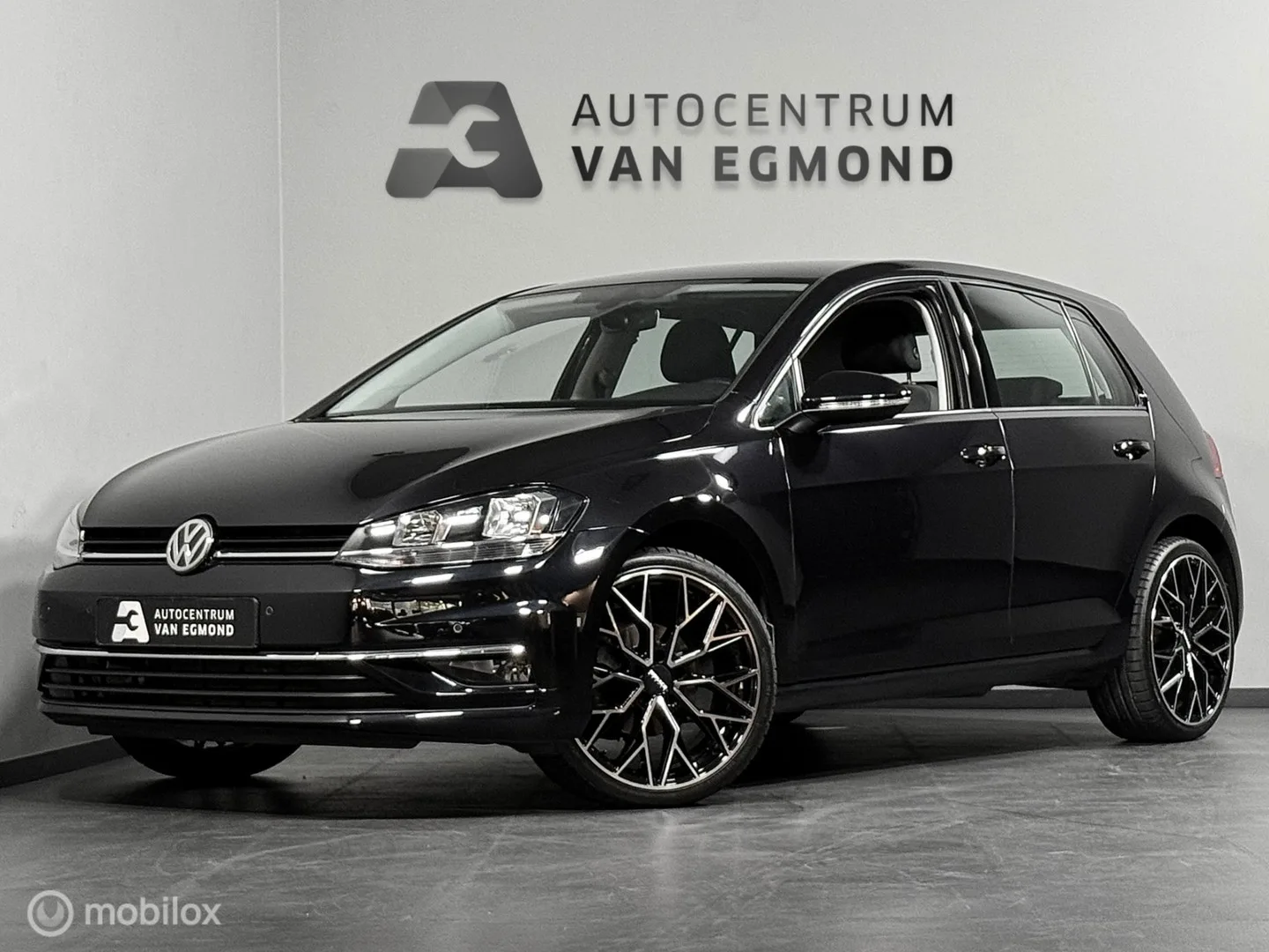 Volkswagen Golf (2019) — foto 1