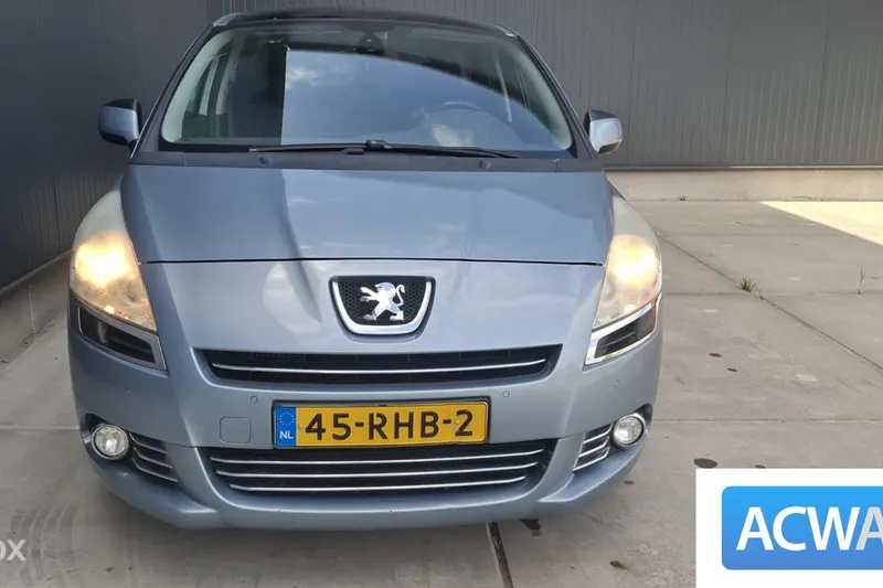 Peugeot 5008 (2010)
