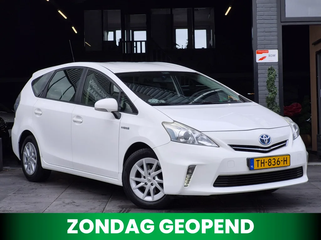 Toyota Prius Wagon (2014) — foto 1