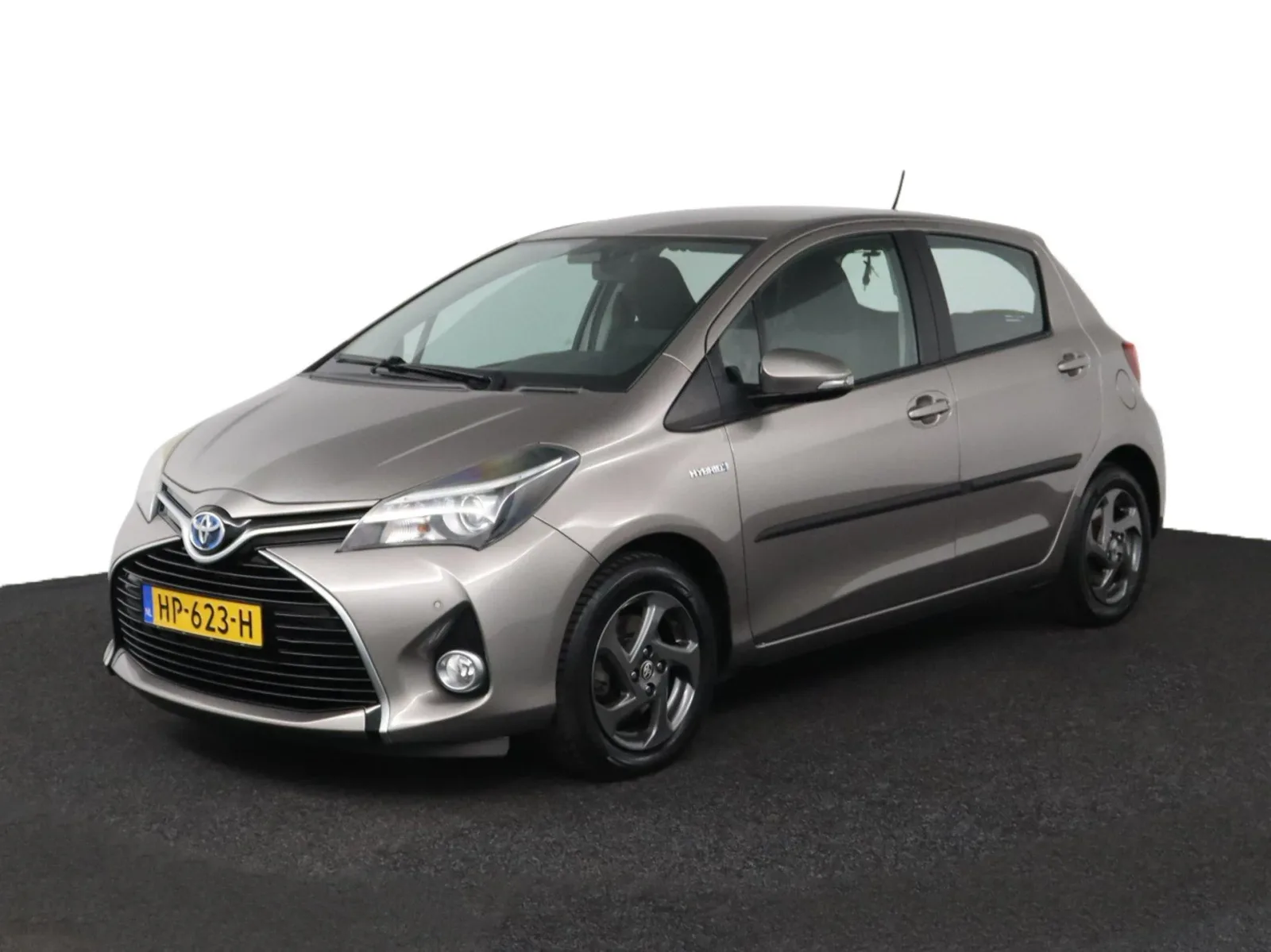 Toyota Yaris (2015) — foto 1