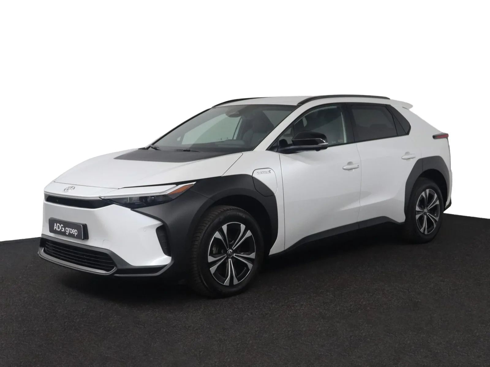 Toyota bZ4X (2023) — foto 1