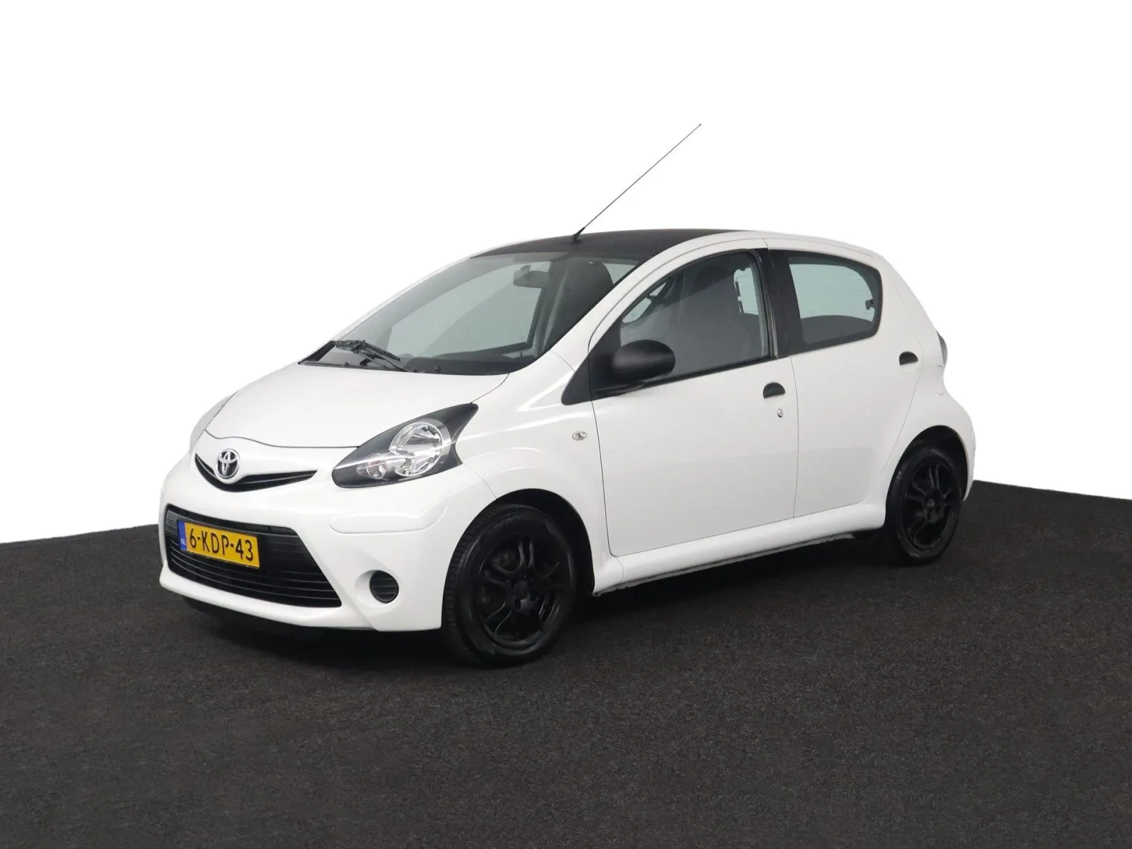 Toyota Aygo (2013) — foto 1