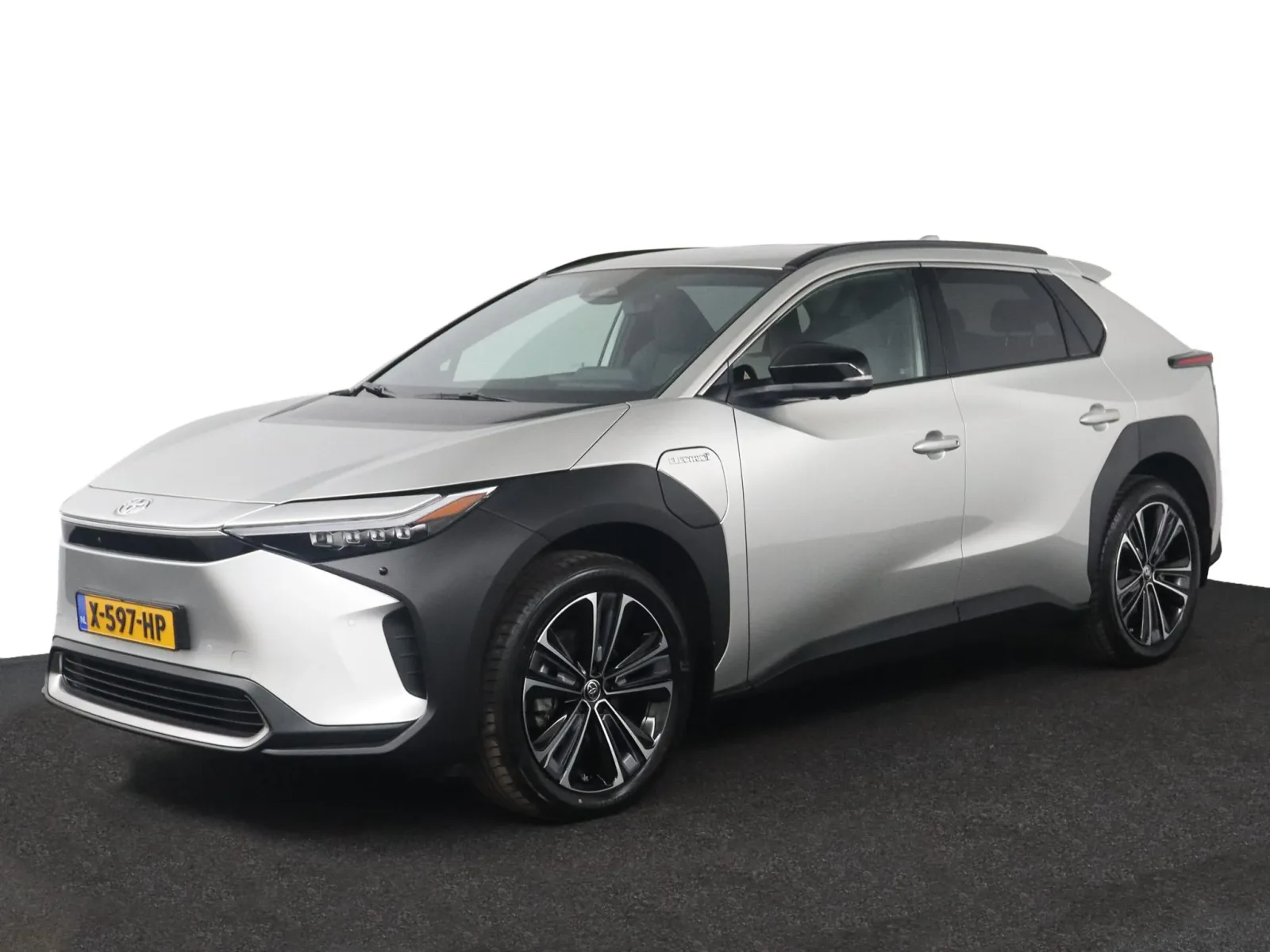 Toyota bZ4X (2023) — foto 1