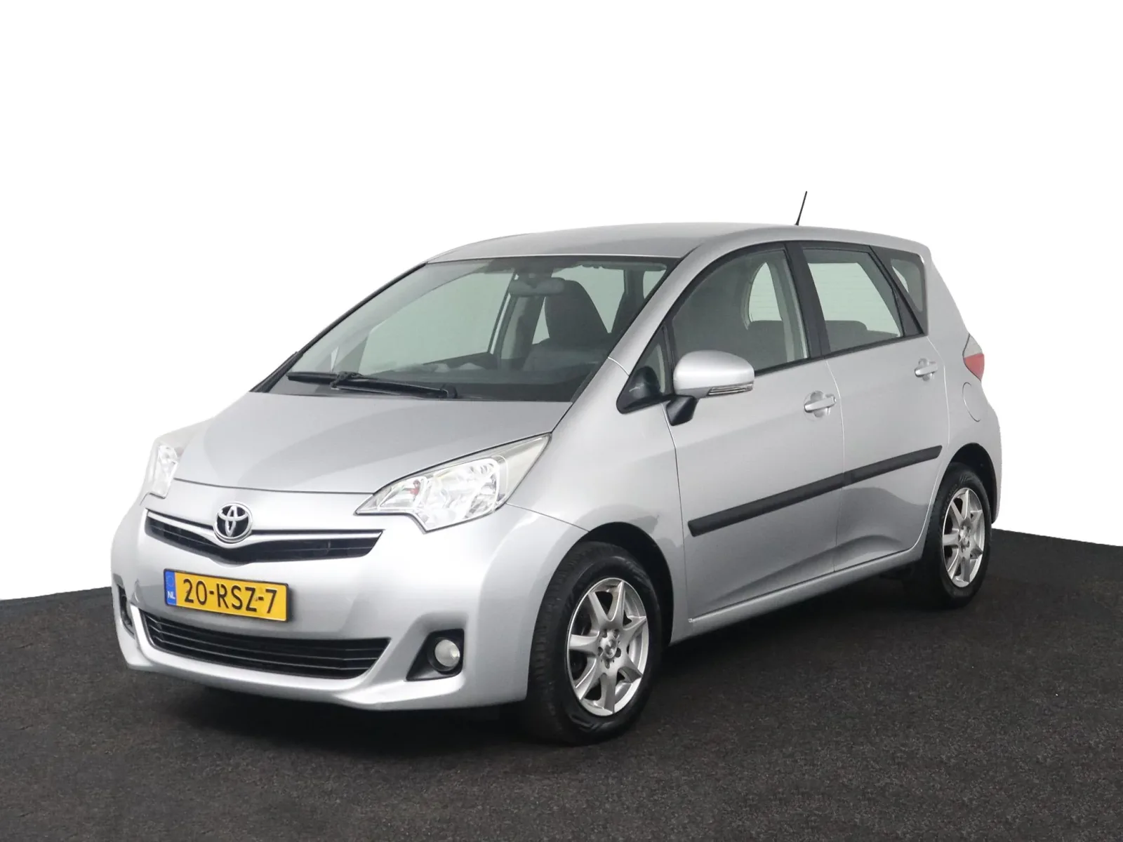 Toyota Verso (2011) — foto 1
