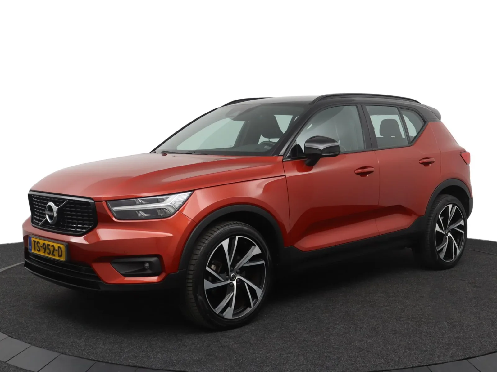 Volvo XC40 (2018) — foto 1