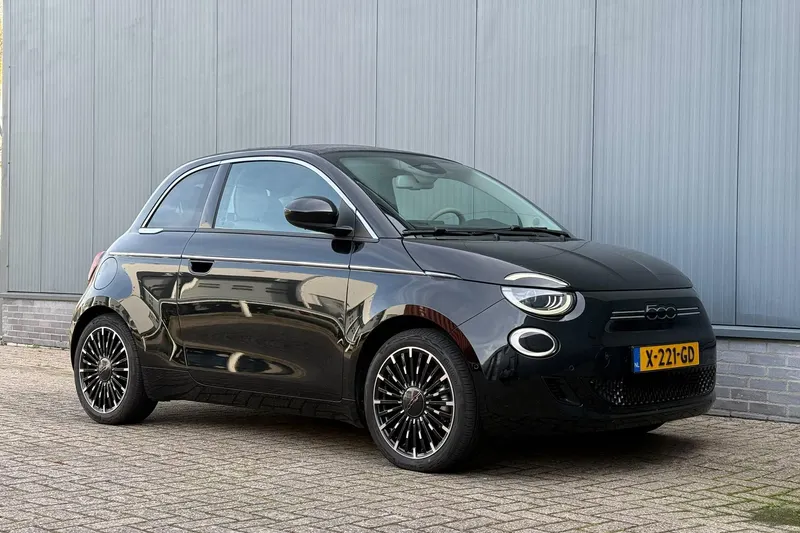 Fiat 500C (2023)