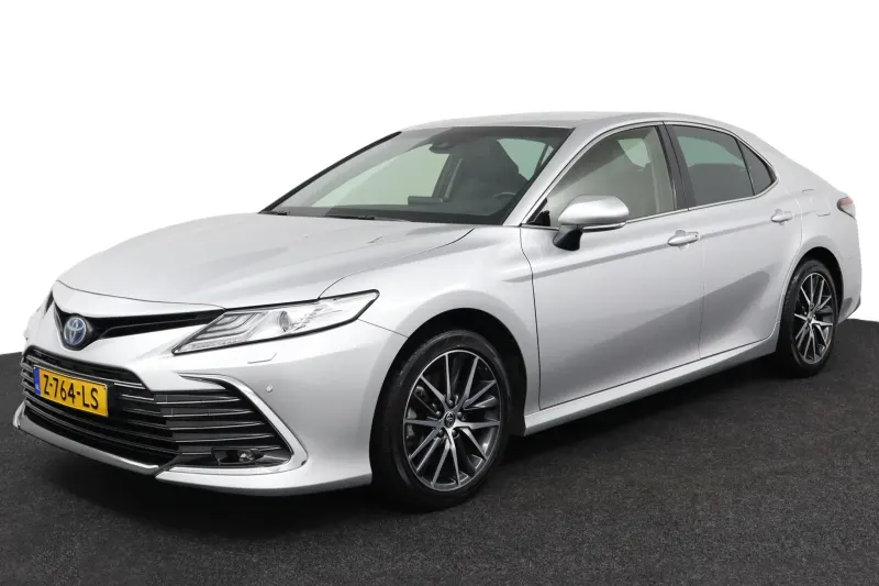 Toyota Camry (2024)