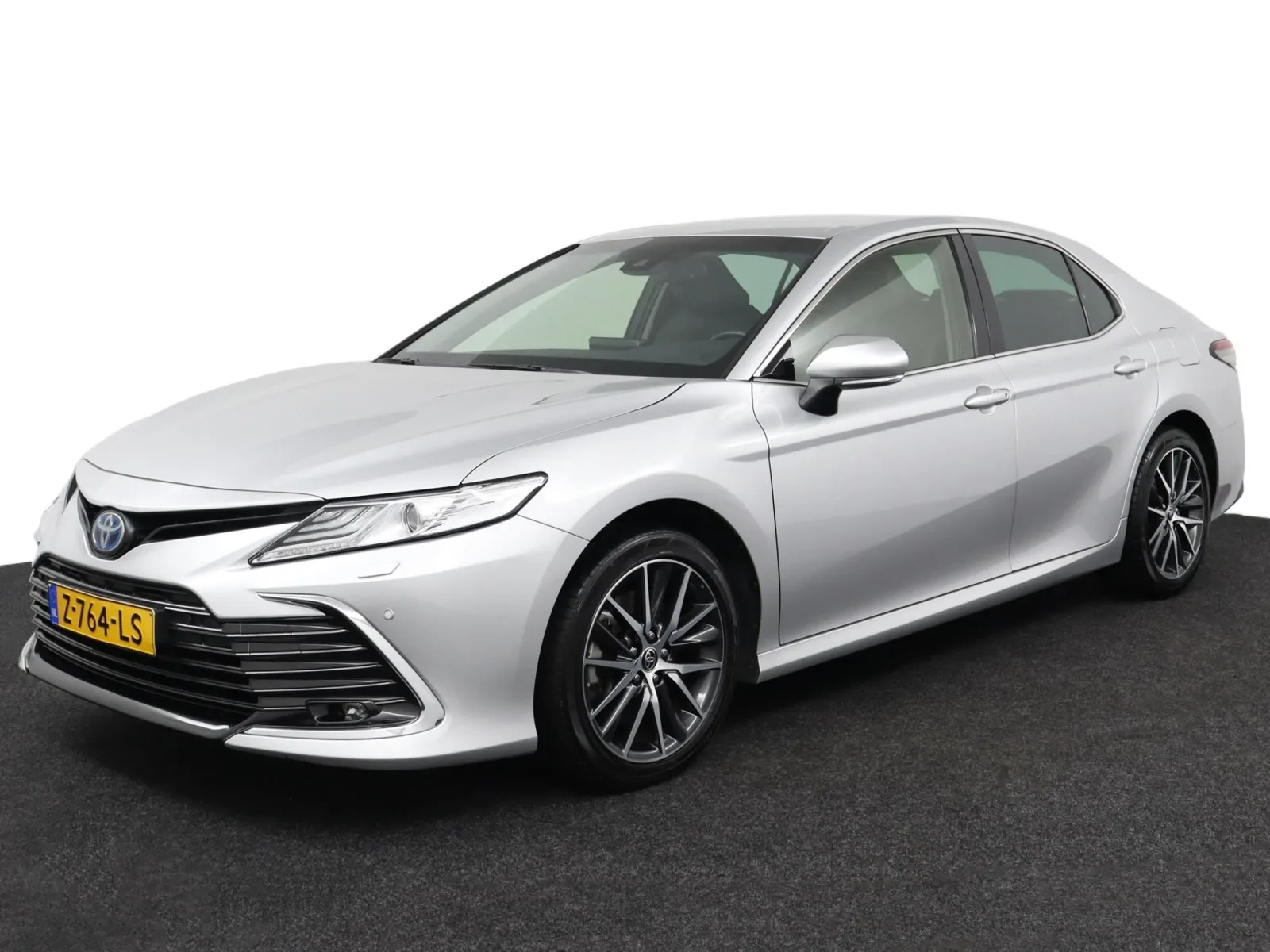 Toyota Camry (2024) — foto 1