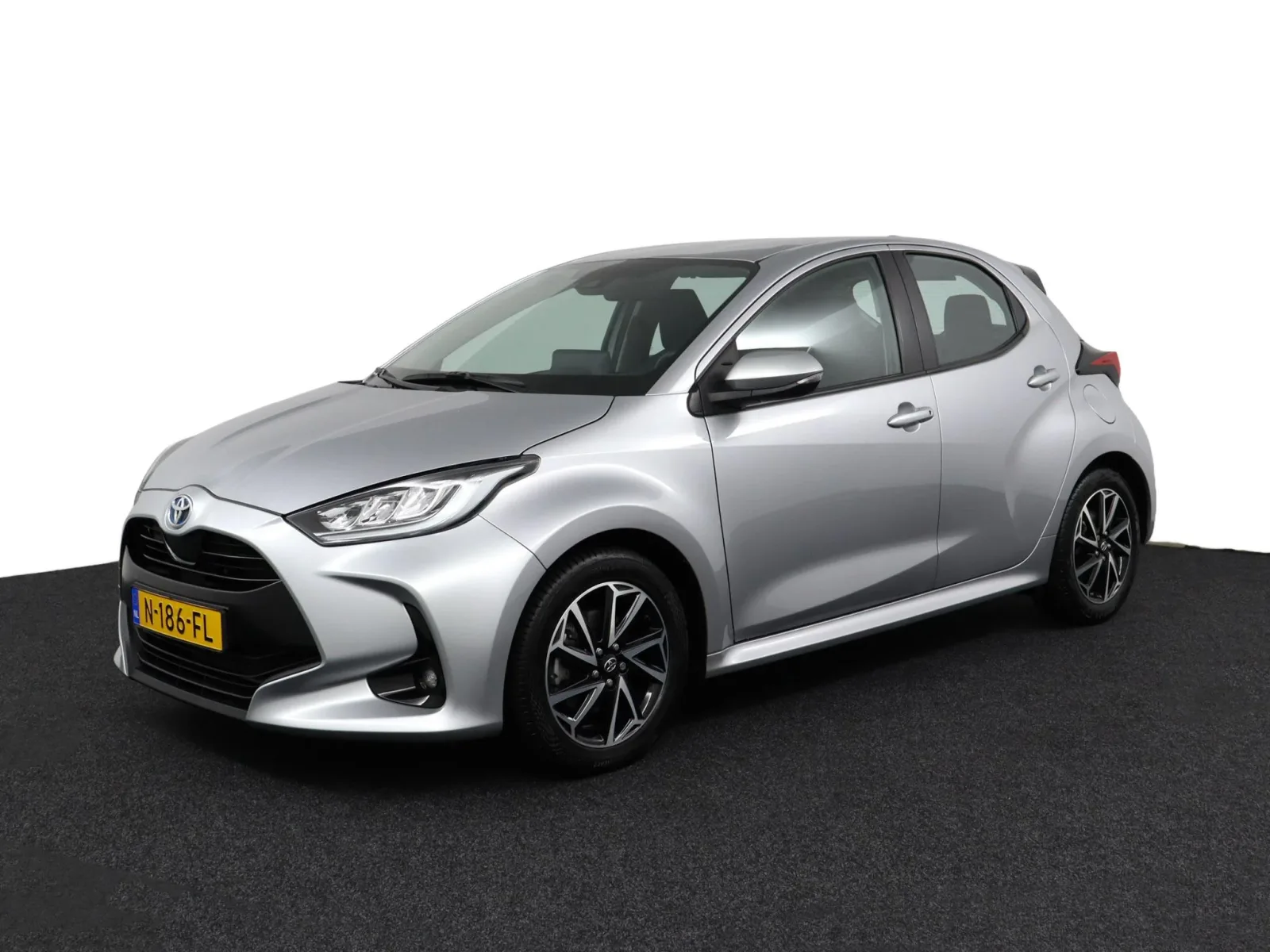 Toyota Yaris (2021) — foto 1