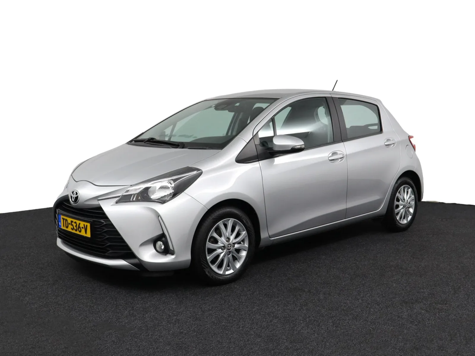 Toyota Yaris (2017) — foto 1