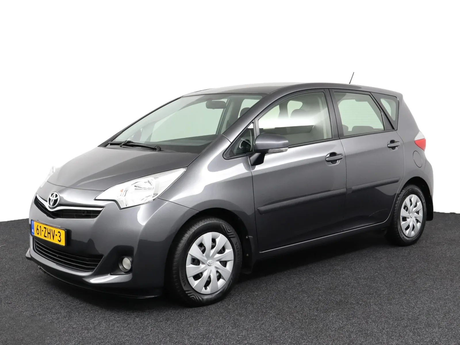 Toyota Verso S (2012) — foto 1