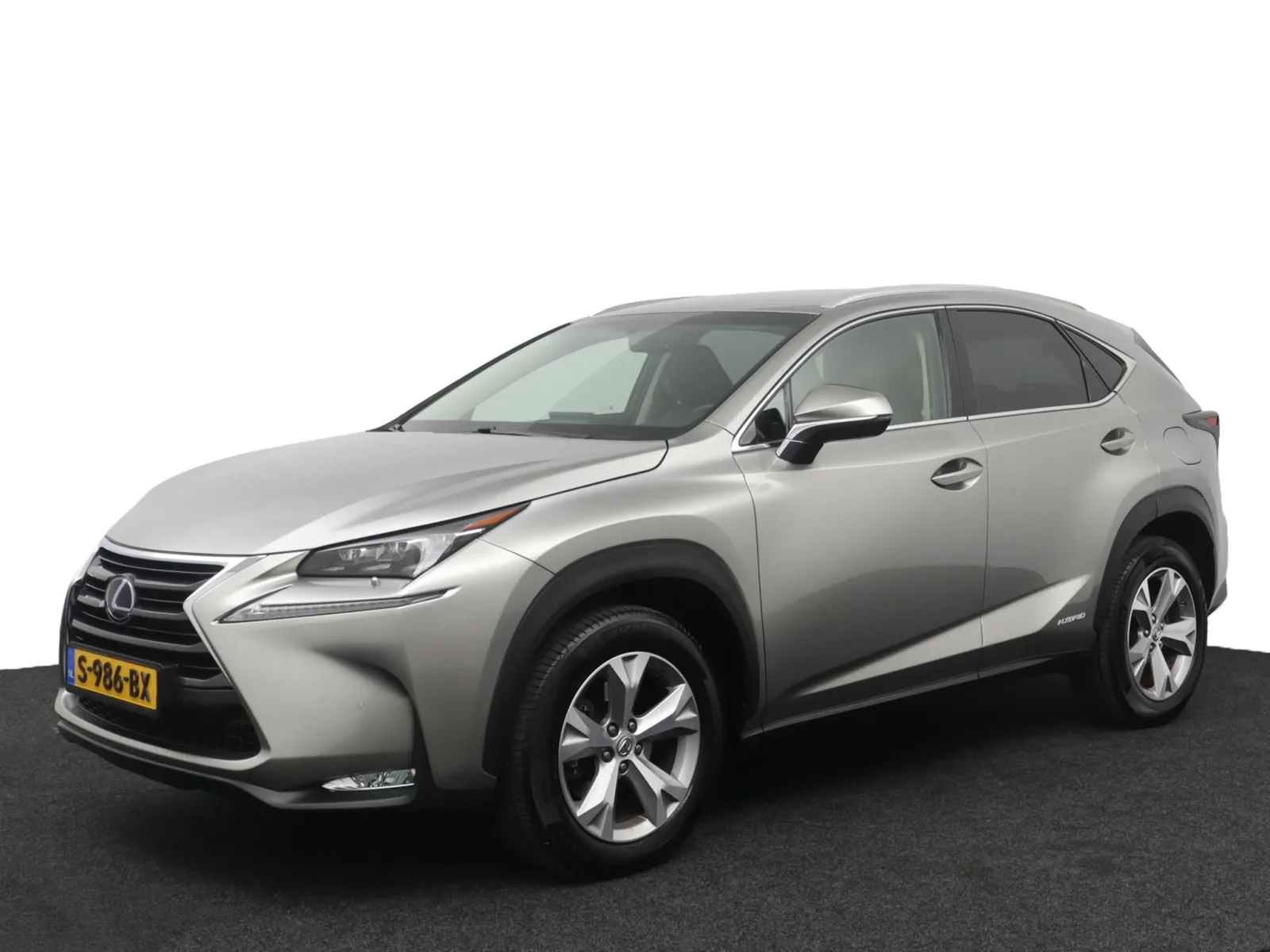 Lexus NX (2016) — foto 1