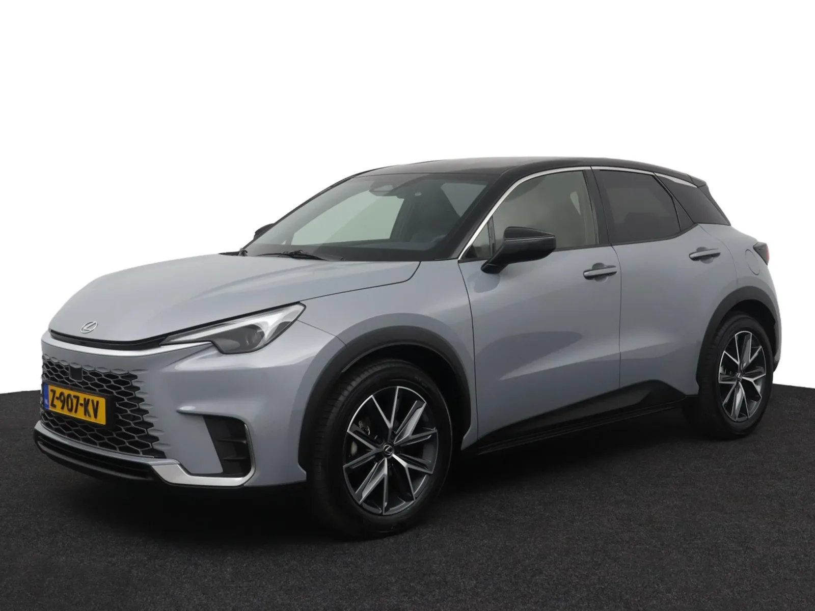 Lexus LBX (2024) — foto 1