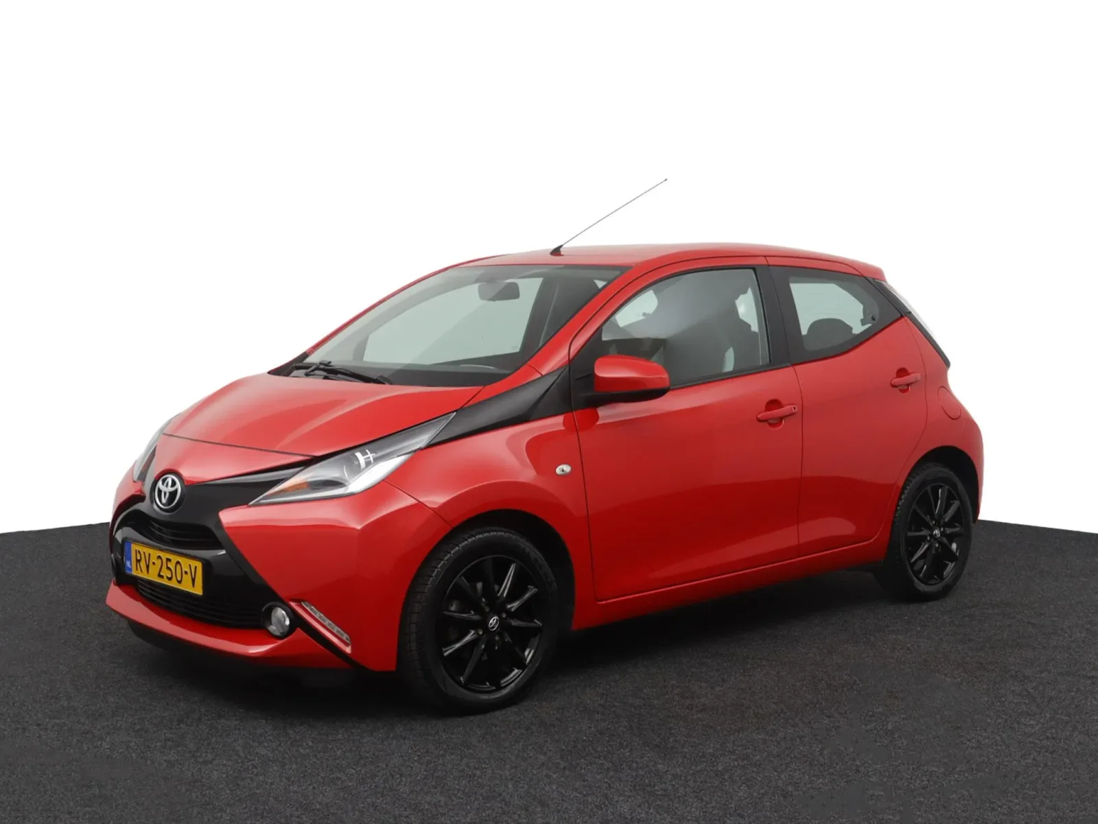 Toyota Aygo (2018) — foto 1