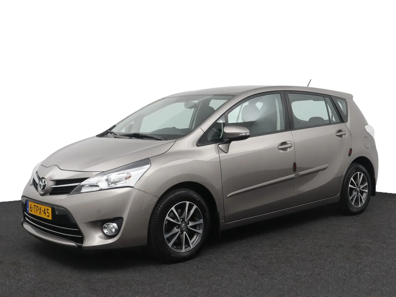 Toyota Verso (2014) — foto 1