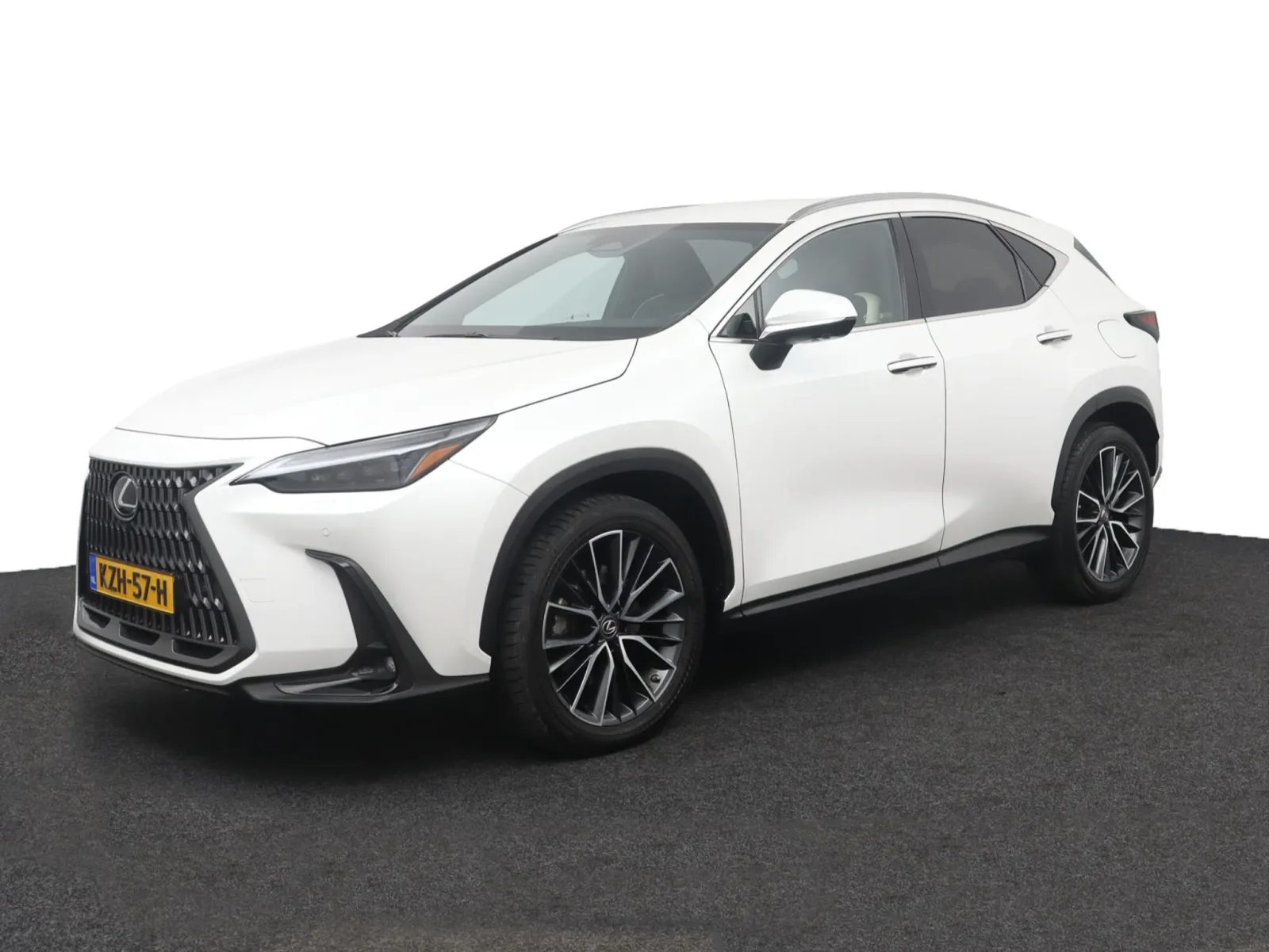 Lexus NX (2022) — foto 1