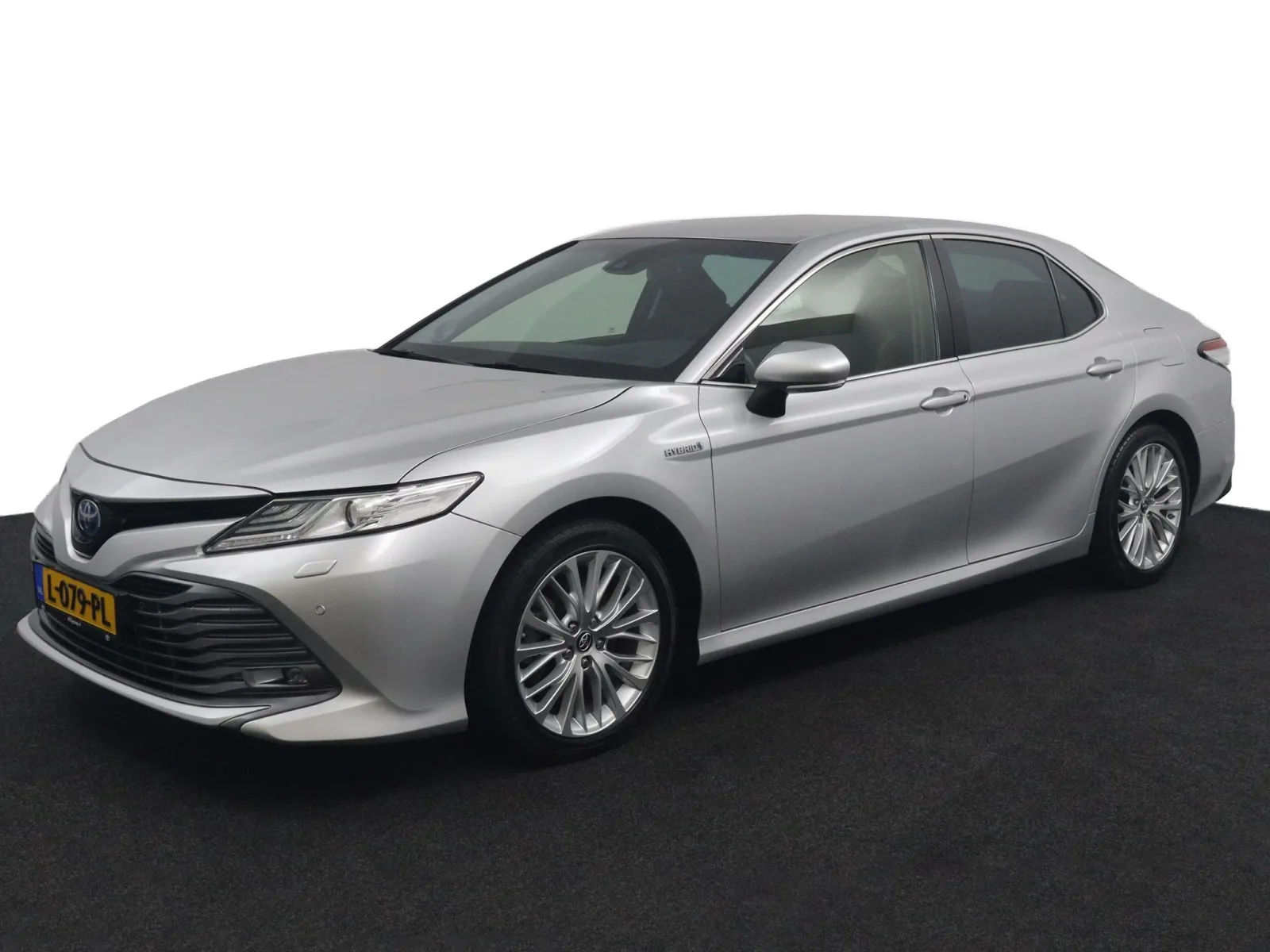 Toyota Camry (2021) — foto 1